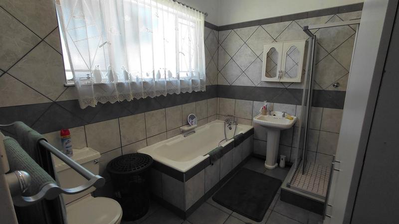 5 Bedroom Property for Sale in Universitas Free State